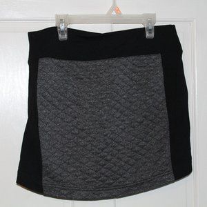 BLACK AND GRAY QUILTED MINI-SKIRT - SMARTWOOL WOMAN'S SIZE SMALL